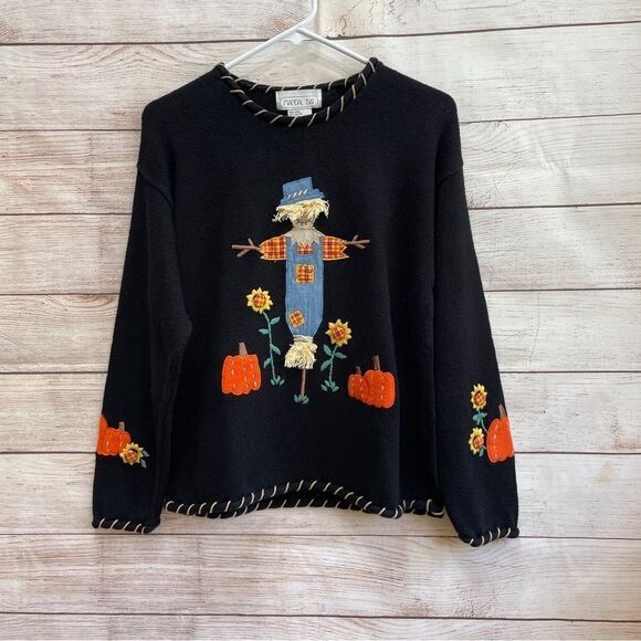 VINTAGE MANDAL BAY SCARECROW APPLIQUÉ SWEATER IN BLACK‎ - Picture 1 of 8